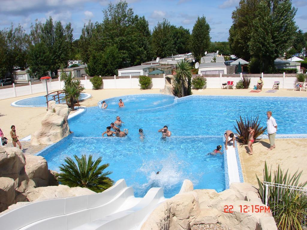 Camping Phare Ouest Saint-Denis-dʼOléron Exterior foto