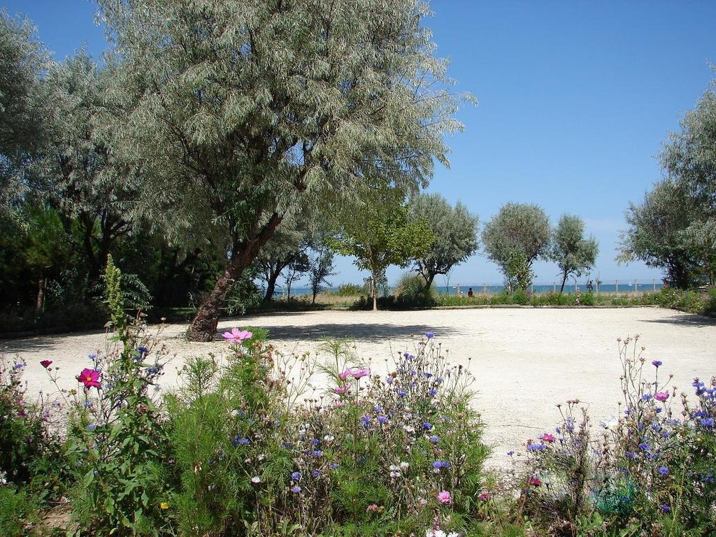 Camping Phare Ouest Saint-Denis-dʼOléron Exterior foto