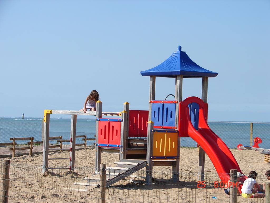 Camping Phare Ouest Saint-Denis-dʼOléron Exterior foto