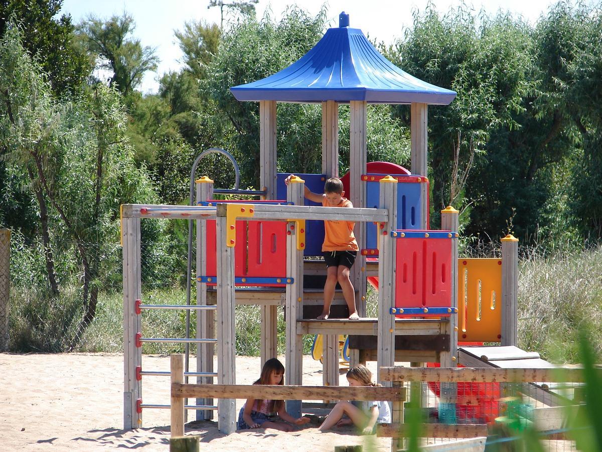 Camping Phare Ouest Saint-Denis-dʼOléron Exterior foto