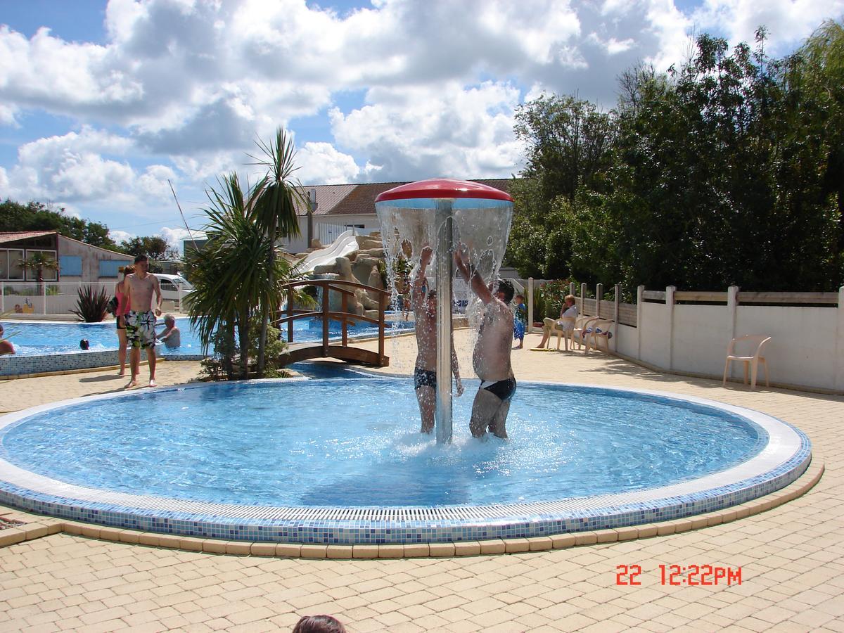 Camping Phare Ouest Saint-Denis-dʼOléron Exterior foto